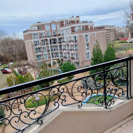 Izida Palace Garden Oasis Appartement *
